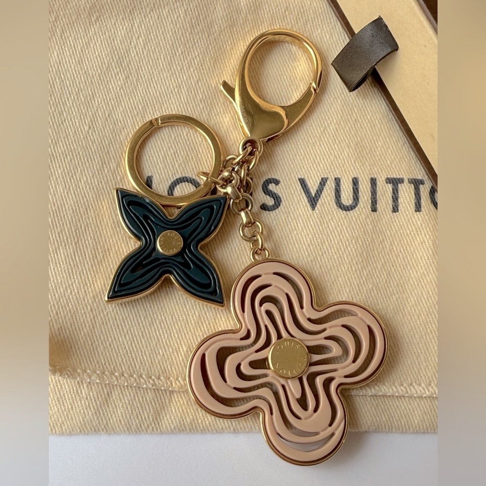 LOUIS VUITTON Resin Naif Bag Charm Rose πΉ - Picture 5 of 8